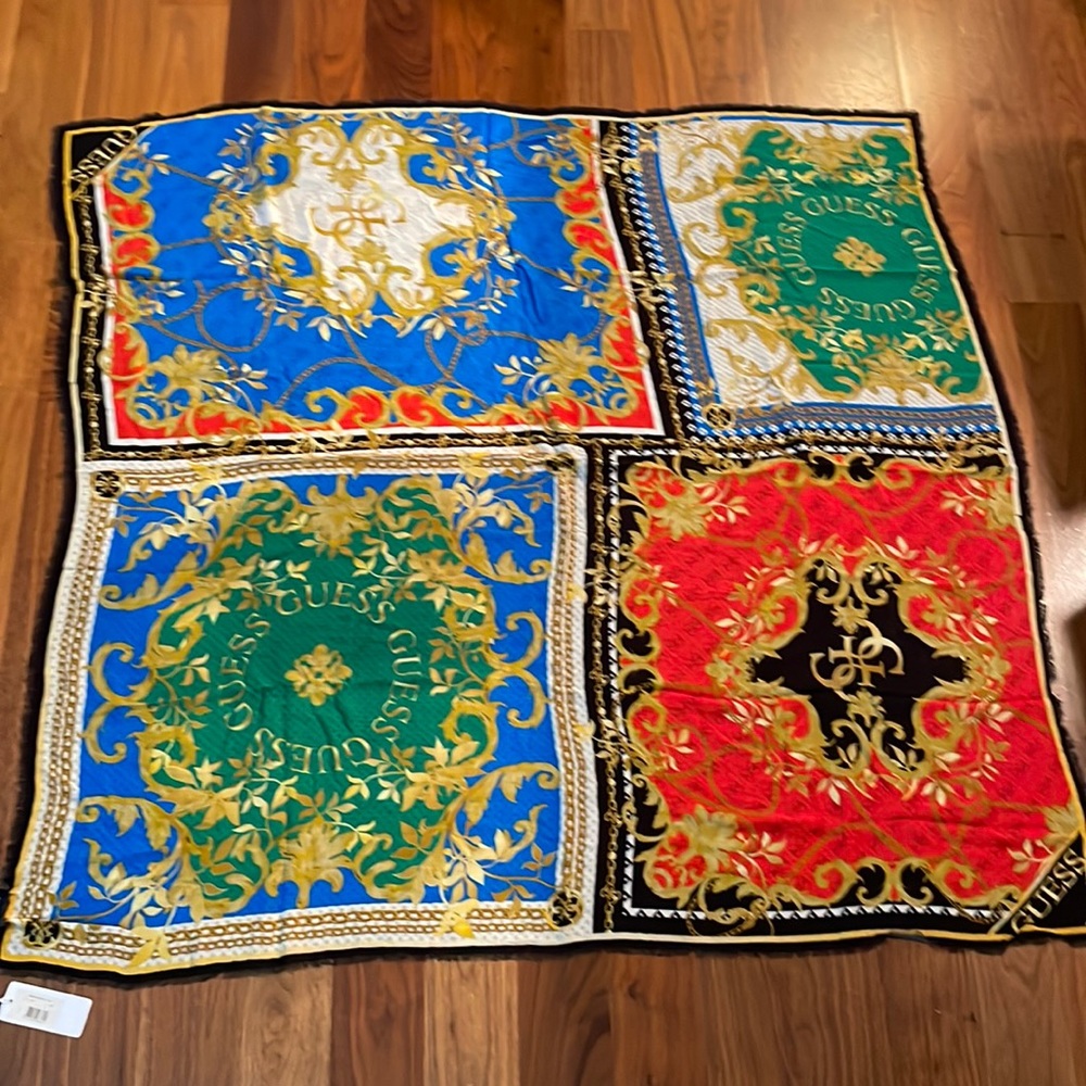 Guess scarf